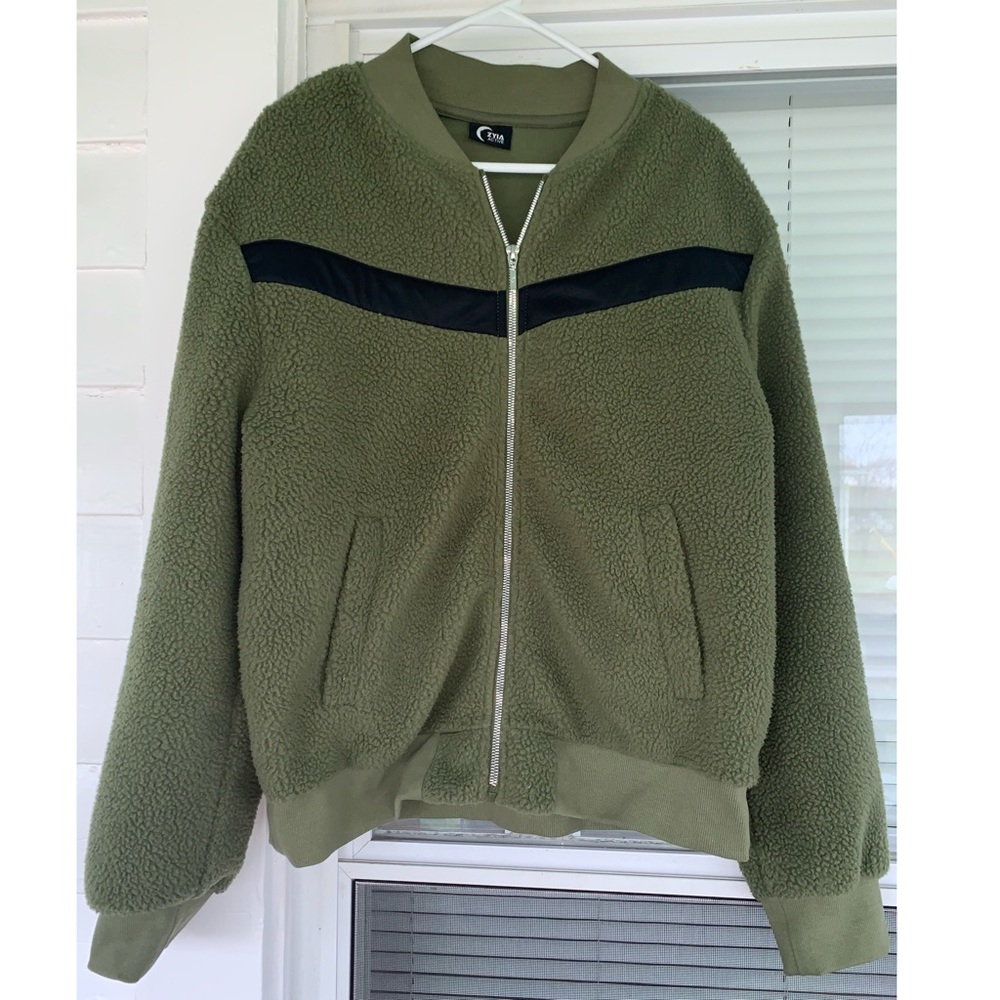 Zyia Flying V Jacket